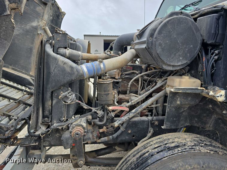 image for item DR3878 1997 International 8200 tank truck