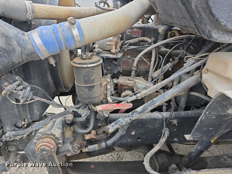 image for item DR3878 1997 International 8200 tank truck