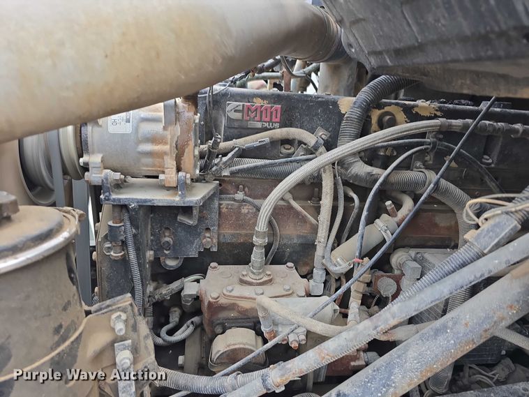 image for item DR3878 1997 International 8200 tank truck