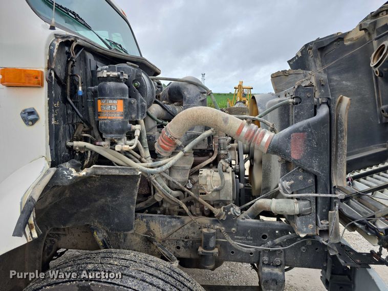 image for item DR3878 1997 International 8200 tank truck