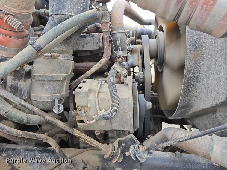 image for item DR3878 1997 International 8200 tank truck