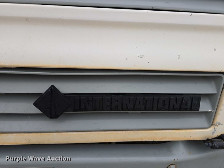 image for item DR3878 1997 International 8200 tank truck