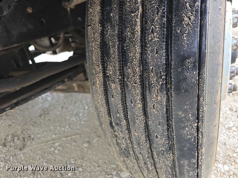 image for item DR3878 1997 International 8200 tank truck