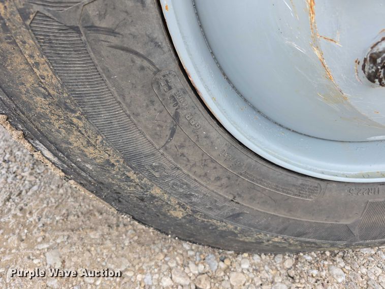 image for item DR3878 1997 International 8200 tank truck