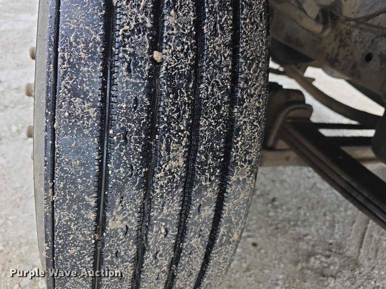 image for item DR3878 1997 International 8200 tank truck