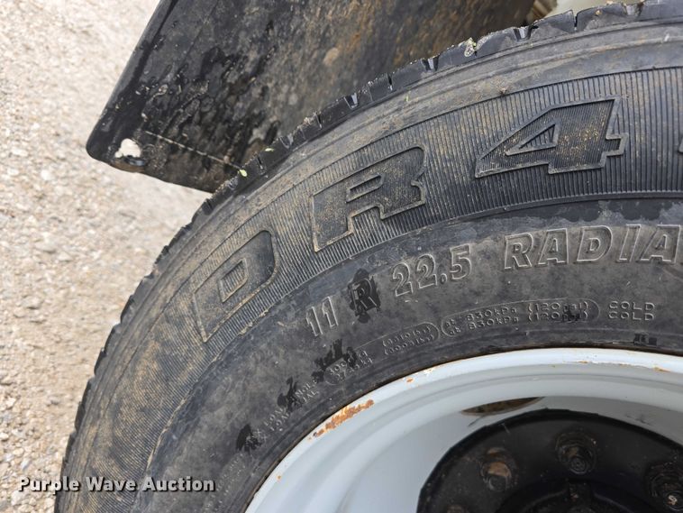 image for item DR3878 1997 International 8200 tank truck