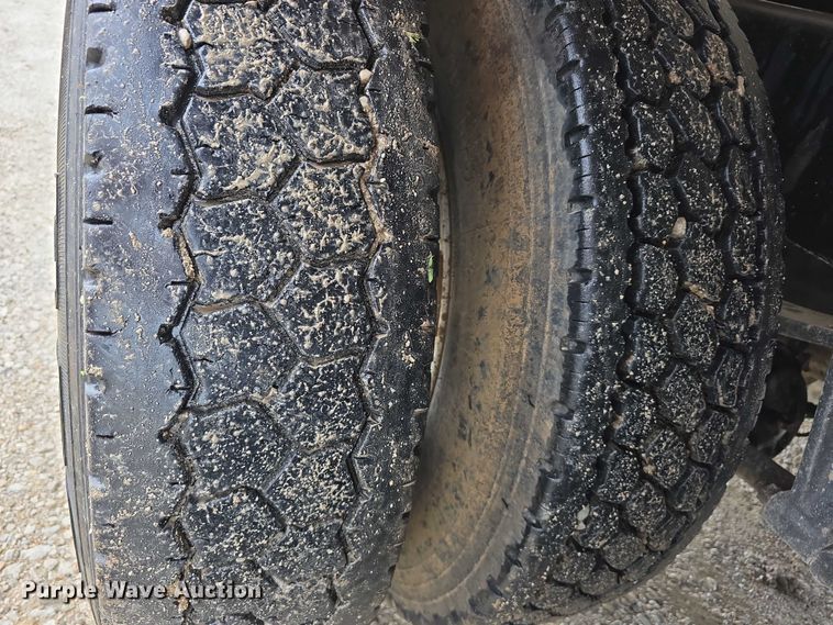 image for item DR3878 1997 International 8200 tank truck