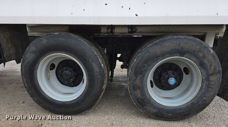 image for item DR3878 1997 International 8200 tank truck