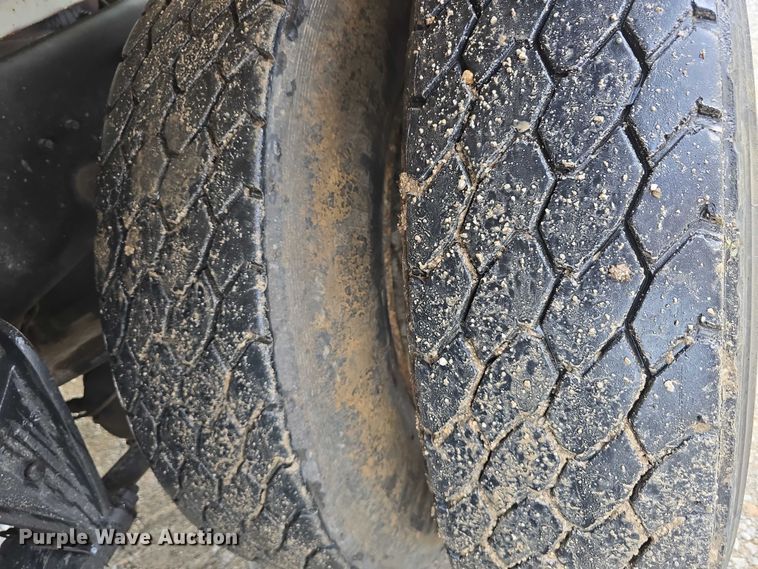 image for item DR3878 1997 International 8200 tank truck