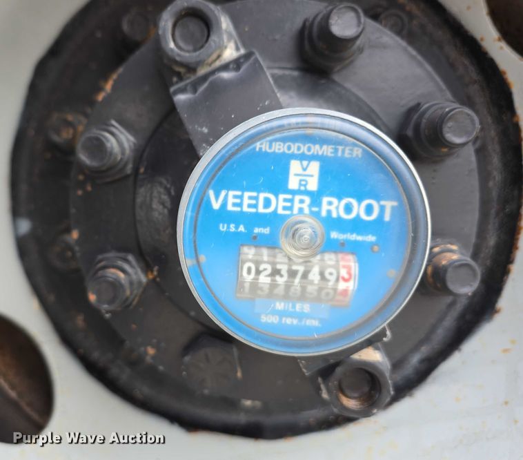 image for item DR3878 1997 International 8200 tank truck