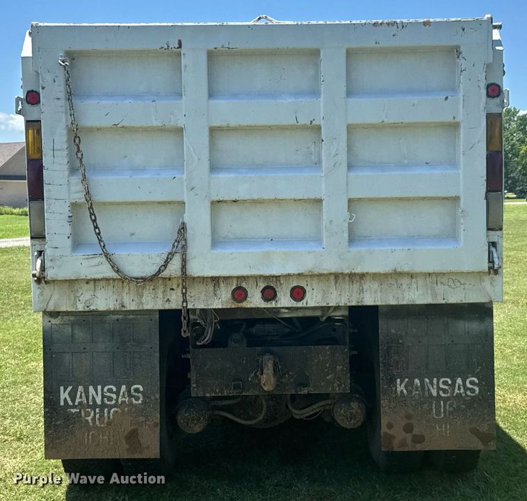 image for item DU9333 2004 International 7400 dump truck