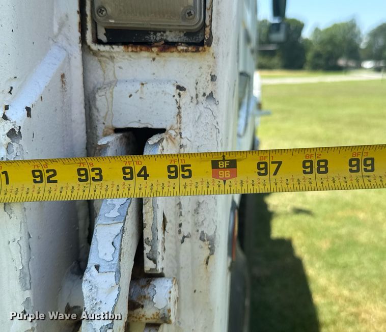 image for item DU9333 2004 International 7400 dump truck