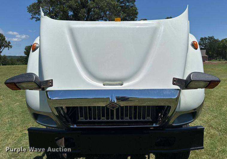 image for item DU9333 2004 International 7400 dump truck