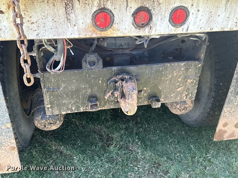 image for item DU9333 2004 International 7400 dump truck