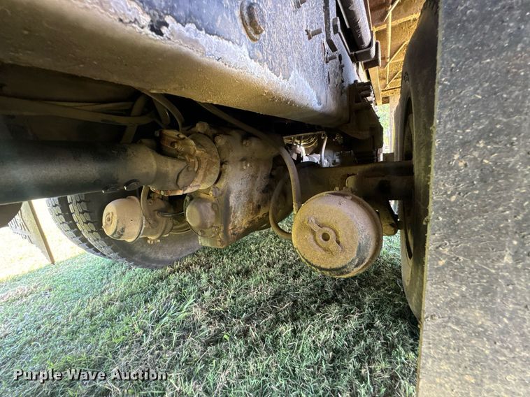 image for item DU9333 2004 International 7400 dump truck