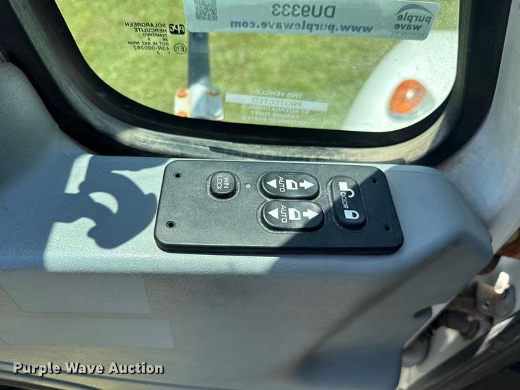 image for item DU9333 2004 International 7400 dump truck