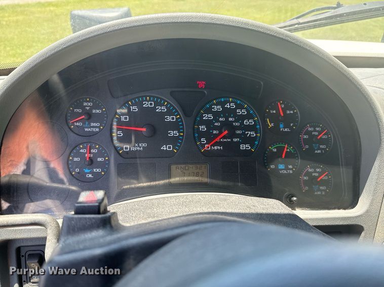 image for item DU9333 2004 International 7400 dump truck