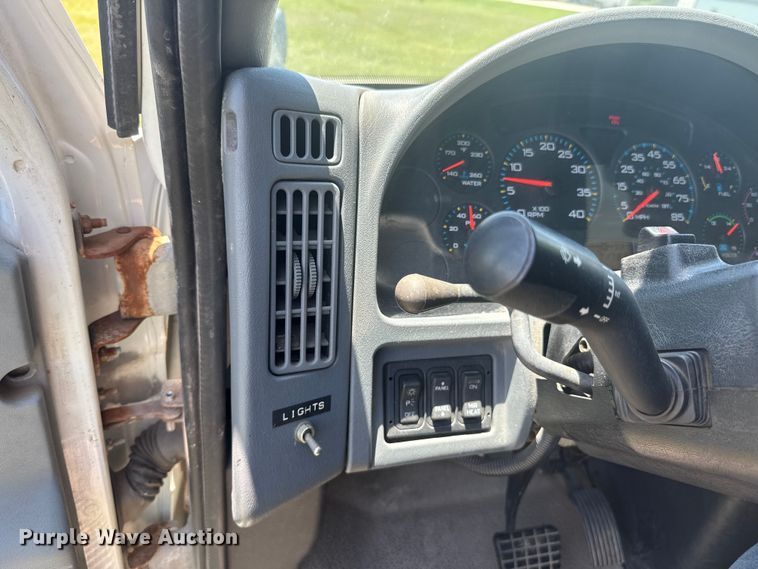 image for item DU9333 2004 International 7400 dump truck