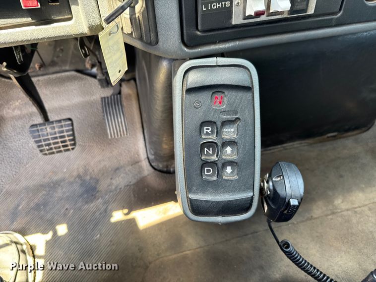 image for item DU9333 2004 International 7400 dump truck