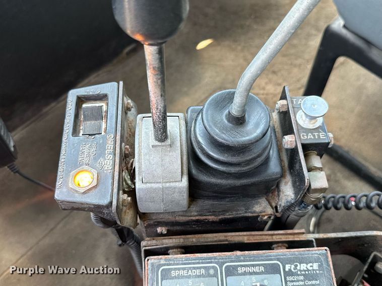 image for item DU9333 2004 International 7400 dump truck