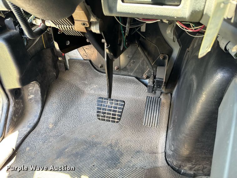 image for item DU9333 2004 International 7400 dump truck