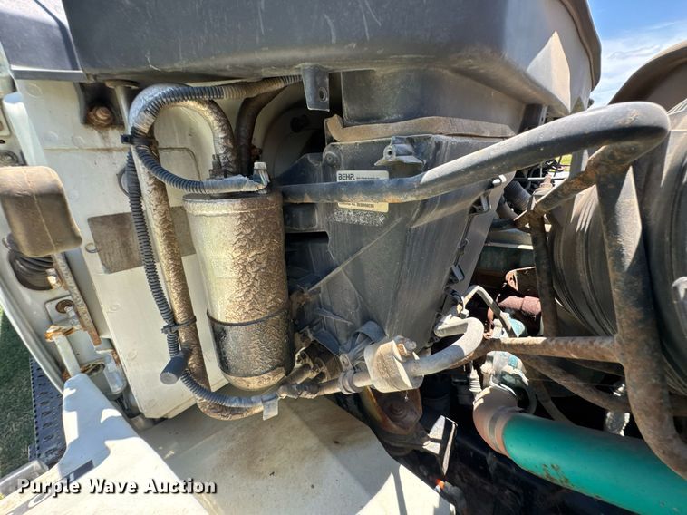 image for item DU9333 2004 International 7400 dump truck