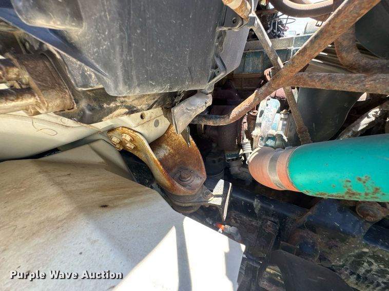 image for item DU9333 2004 International 7400 dump truck