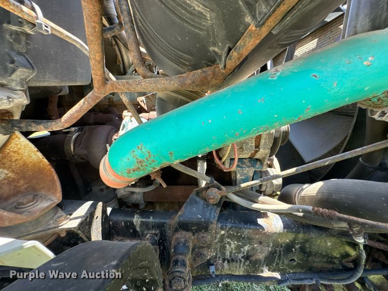 image for item DU9333 2004 International 7400 dump truck