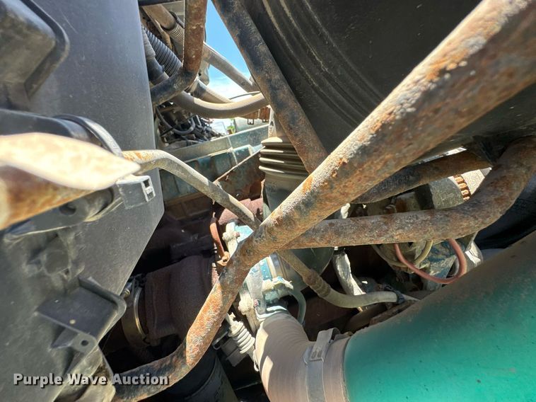 image for item DU9333 2004 International 7400 dump truck