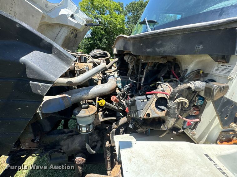 image for item DU9333 2004 International 7400 dump truck