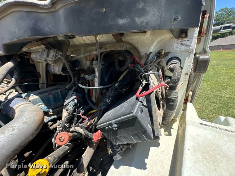 image for item DU9333 2004 International 7400 dump truck