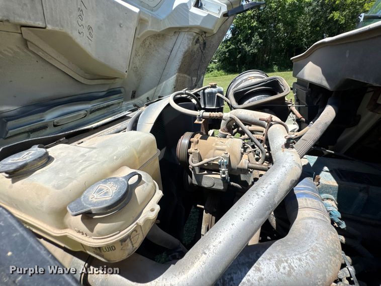 image for item DU9333 2004 International 7400 dump truck