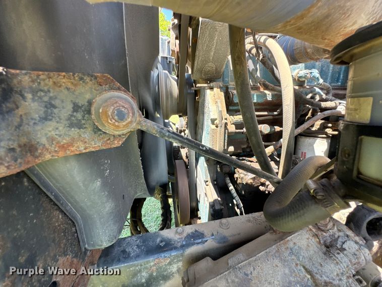 image for item DU9333 2004 International 7400 dump truck