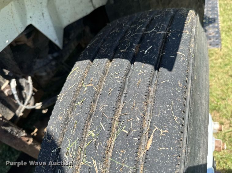 image for item DU9333 2004 International 7400 dump truck