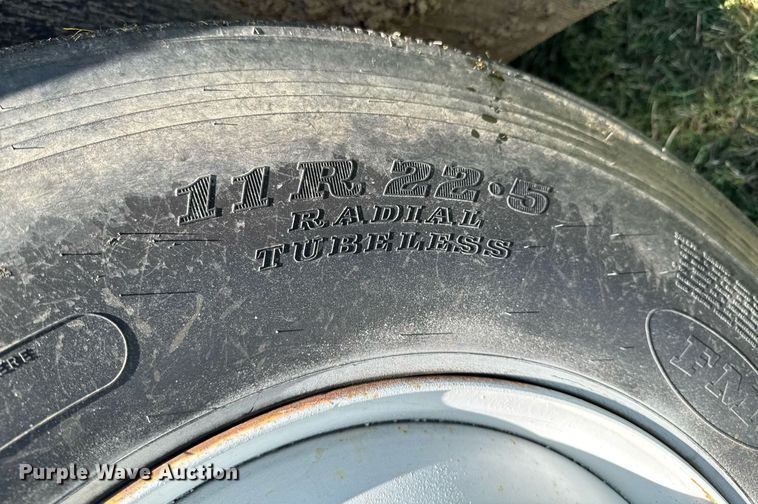 image for item DU9333 2004 International 7400 dump truck