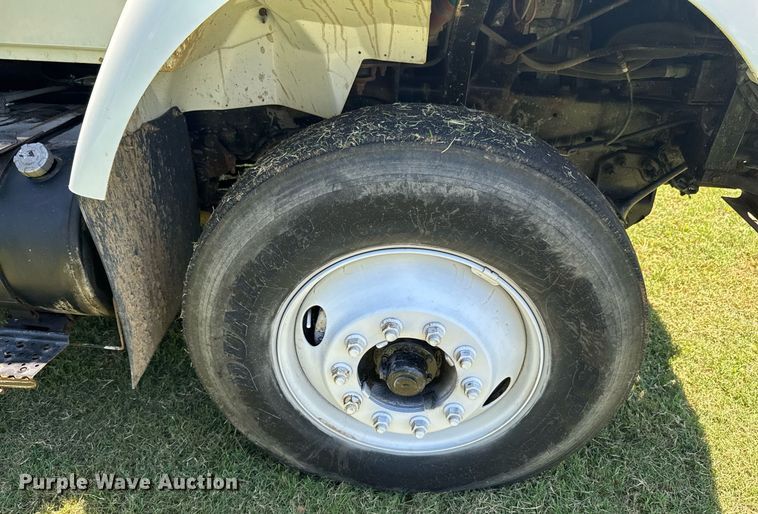 image for item DU9333 2004 International 7400 dump truck