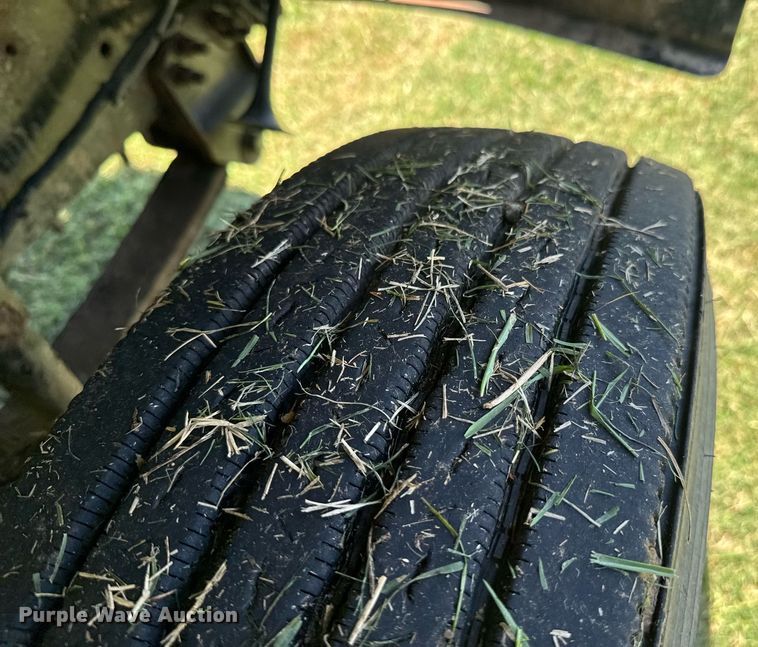 image for item DU9333 2004 International 7400 dump truck