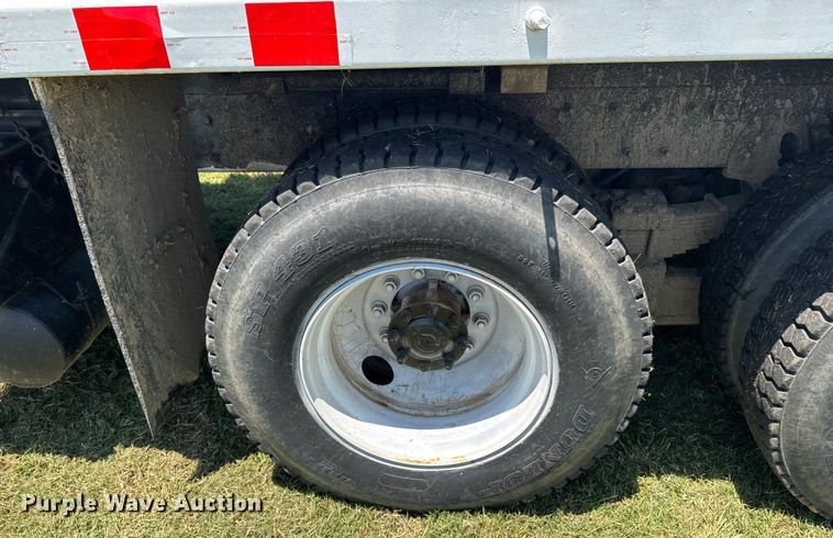 image for item DU9333 2004 International 7400 dump truck