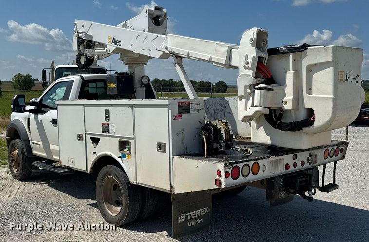 image for item DU9335 2019 Ford F550 bucket truck