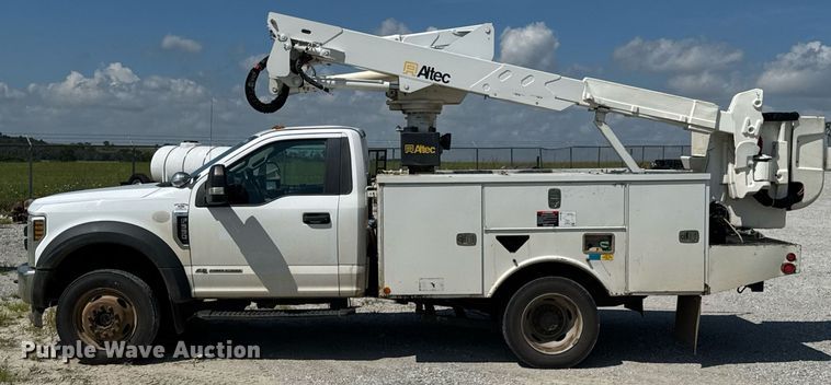 image for item DU9335 2019 Ford F550 bucket truck