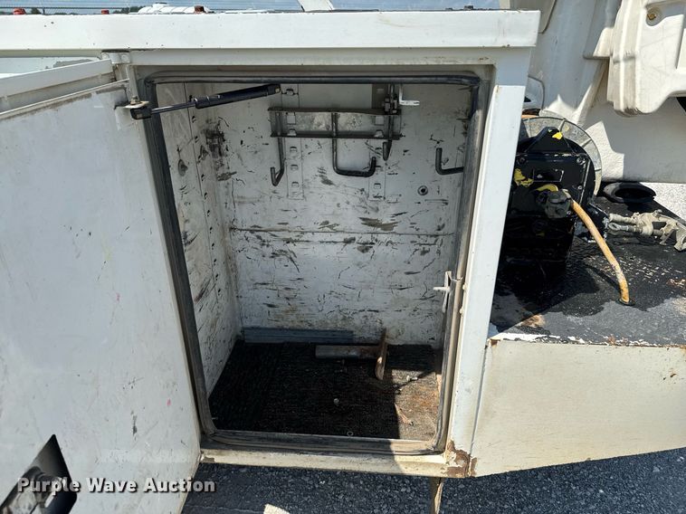 image for item DU9335 2019 Ford F550 bucket truck