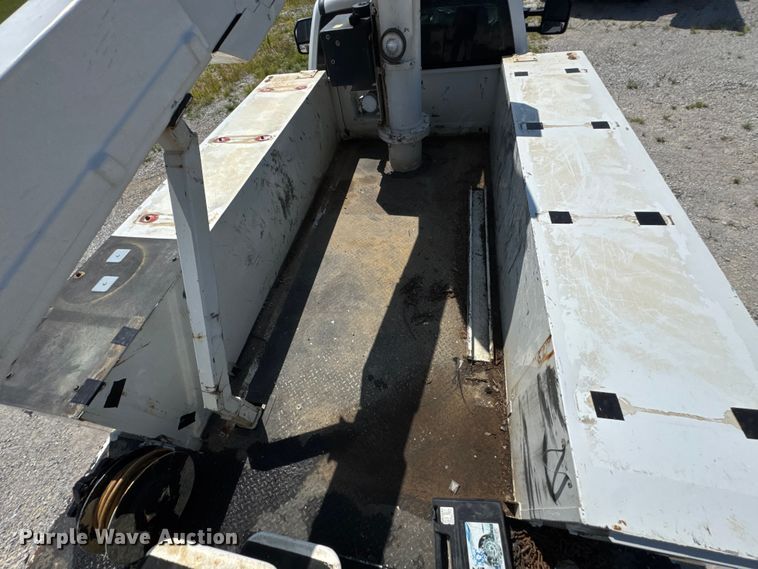 image for item DU9335 2019 Ford F550 bucket truck
