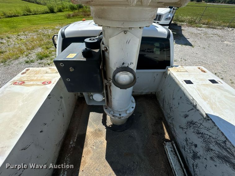 image for item DU9335 2019 Ford F550 bucket truck