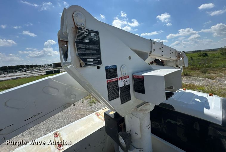 image for item DU9335 2019 Ford F550 bucket truck