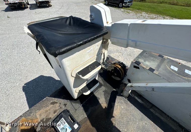 image for item DU9335 2019 Ford F550 bucket truck