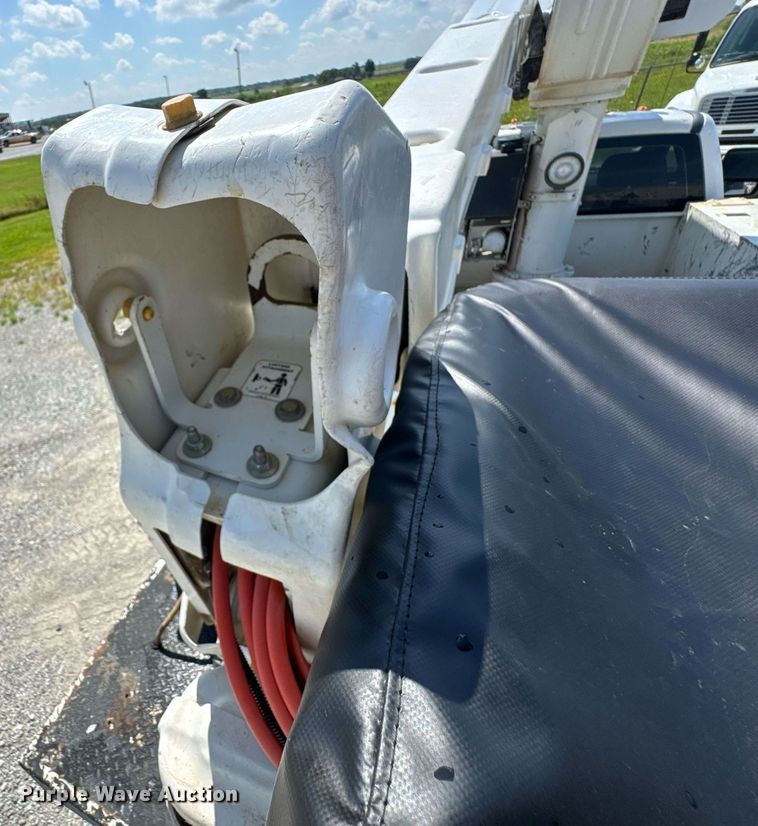 image for item DU9335 2019 Ford F550 bucket truck