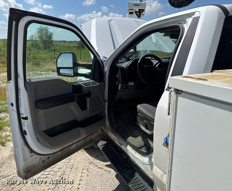 image for item DU9335 2019 Ford F550 bucket truck