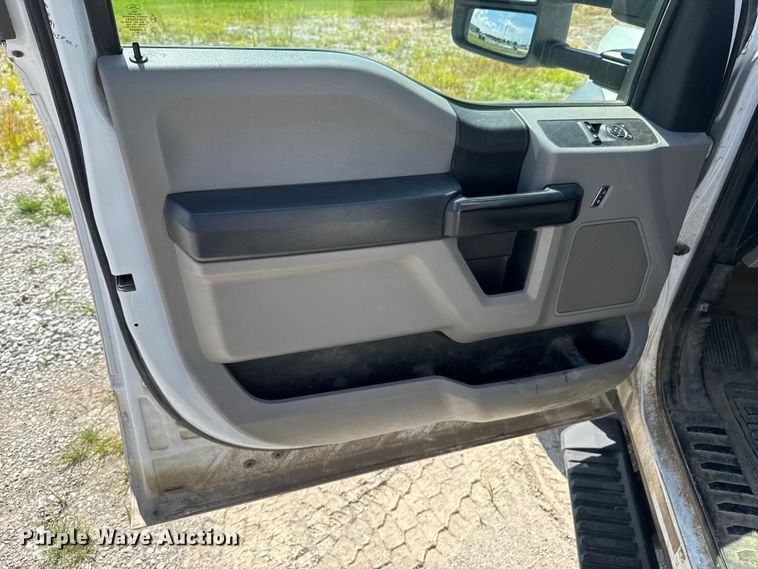 image for item DU9335 2019 Ford F550 bucket truck