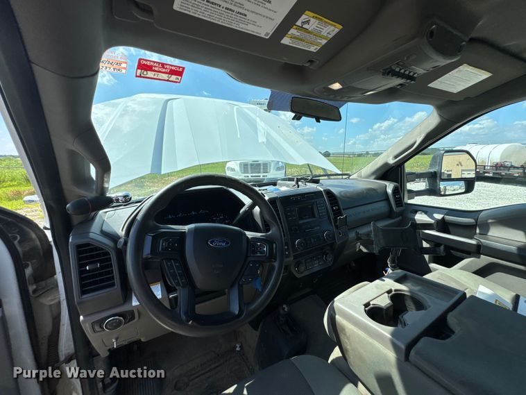 image for item DU9335 2019 Ford F550 bucket truck