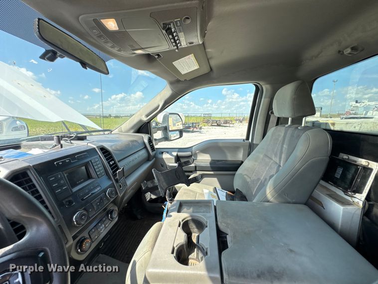 image for item DU9335 2019 Ford F550 bucket truck